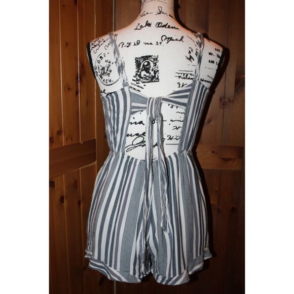 American Eagle Outfitters Romper Size M - Picture 2 of 10